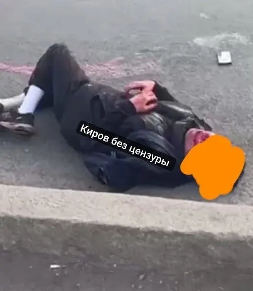 Ночью на улице Воровского молодой человек на электровелосипеде не справился с управлением и врезался в столб. На место прибыли сотрудники ГАИ и бригада реанимации.