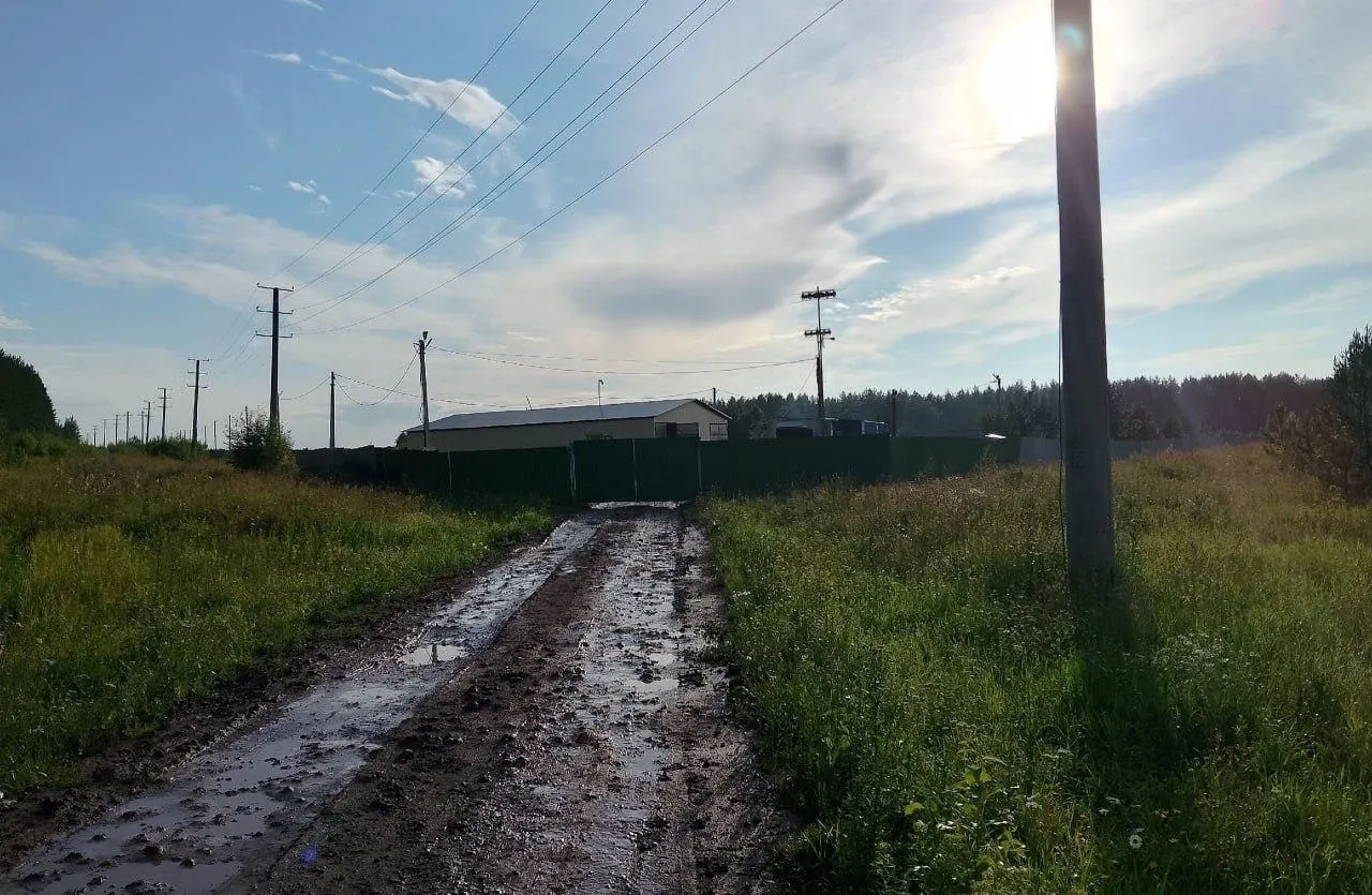 В Сарапульском районе суд обязал очистить 20 гектаров территории, где незаконно хранили и сжигали промышленные отходы — жители жаловались на запах и проблемы со здоровьем.