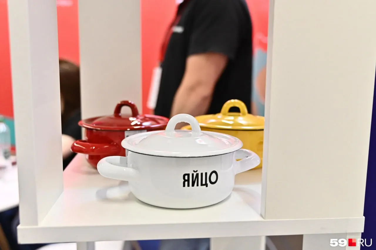 На площадке PermExpo в Перми прошёл форум «Дни пермского бизнеса». Помимо деловой программы организовали ярмарку, где представили продукцию пермских фермеров и ремесленников.