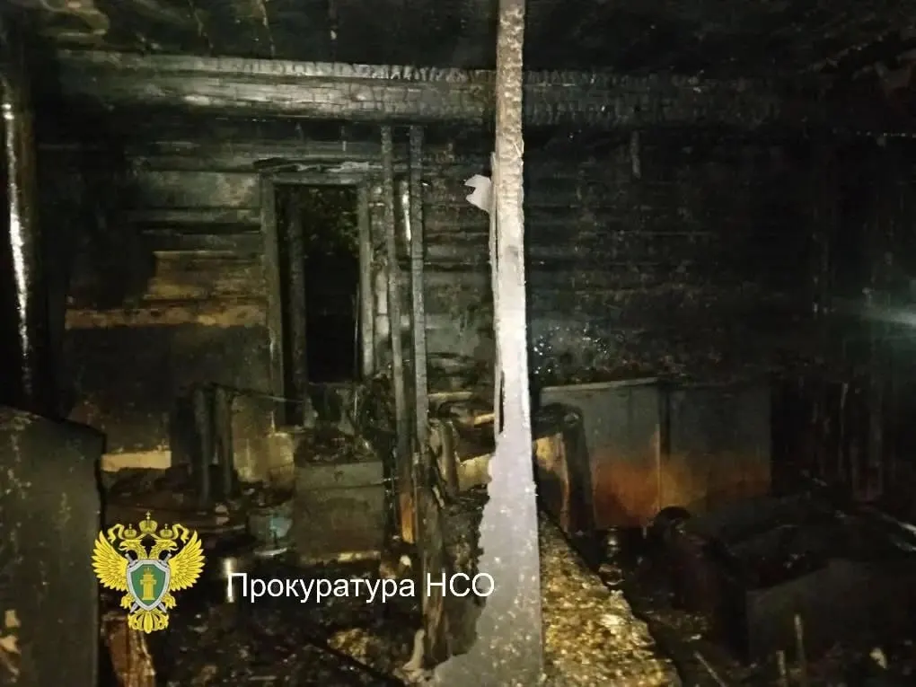 10 мая в Ленинском районе мужчина поджёг частный дом из-за личного конфликта. 36‑летняя женщина и её пятилетняя дочь самостоятельно выбрались из огня; подозреваемого задержали и возбудили уголовное дело.