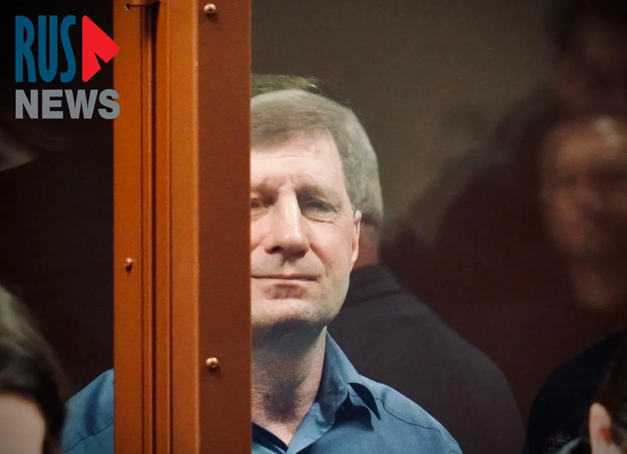 Апелляция защиты экс‑губернатора была отклонена: суд подтвердил решение Савёловского райсуда по иску о защите чести, внеся лишь техническое уточнение в формулировку.