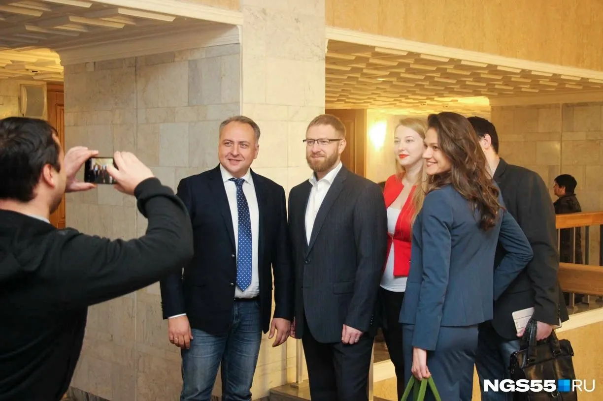 Петроградский районный суд приостановил уголовное дело о растрате 37 млн рублей в отношении бывшего директора «12 канала» Александра Малькевича и разрешил ему выезд на СВО. Ранее он сложил мандат депутата ЗакСа.