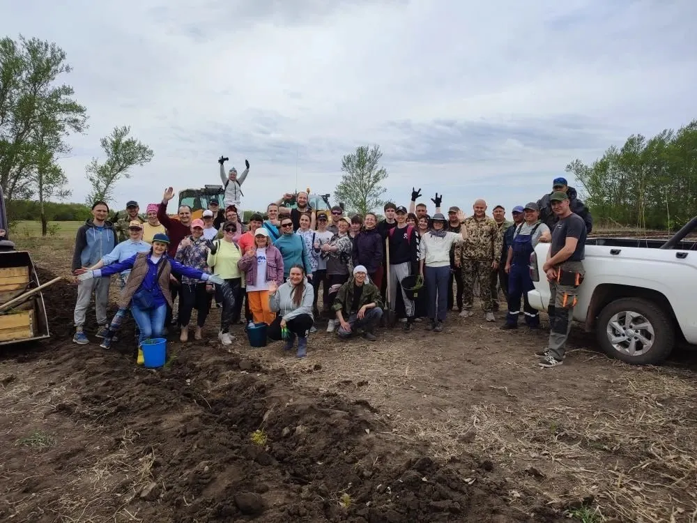В регионе продолжают масштабные лесовосстановительные акции: за время проведения «Сад памяти» посажено примерно 8,5 млн деревьев. В 2025 году появилось 11 тыс. га нового леса, а в этом году планируют высадить свыше 2 млн саженцев.