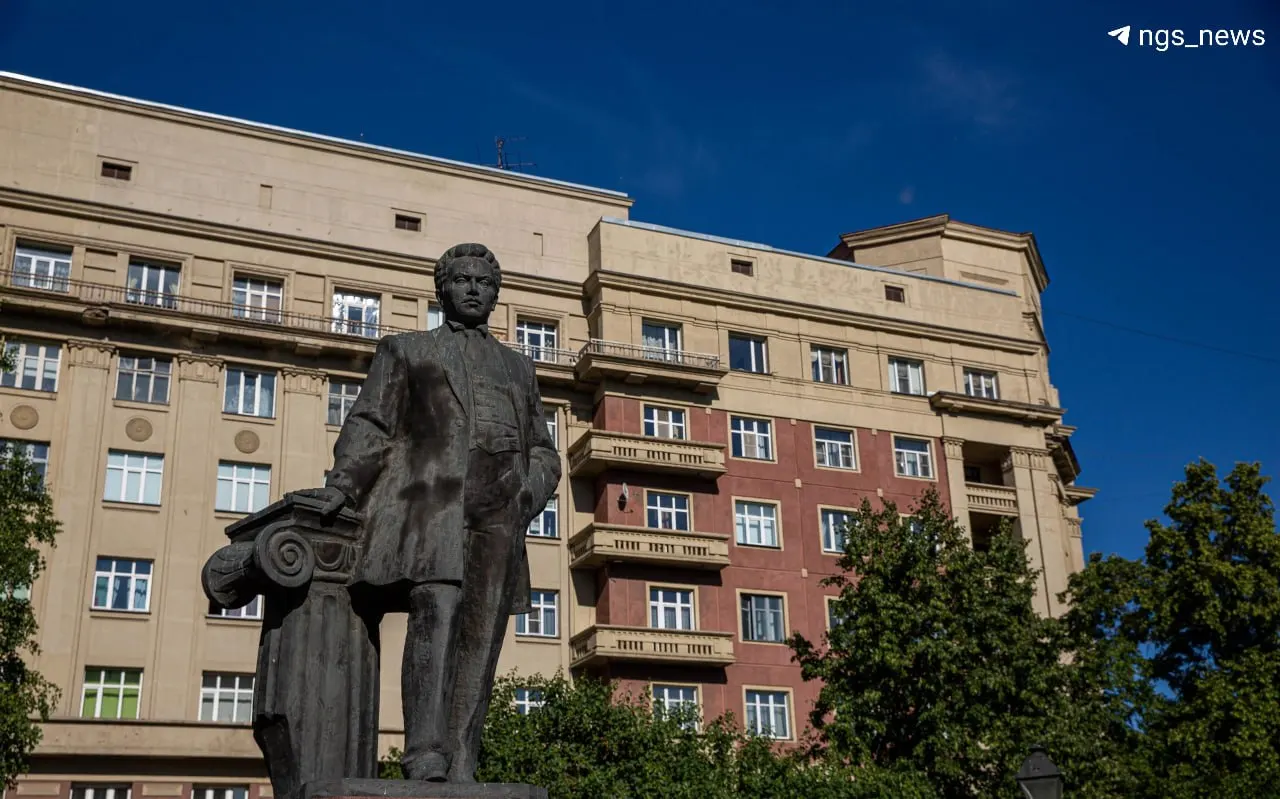 Архитектору Андрею Крячкову в год 150‑летия присвоили звание «Почётный житель города». Также почётные звания получили тренер Виктор Кузнецов и главный врач Анатолий Юданов.