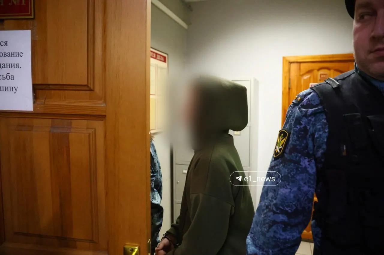 В поселке Горноуральский суд признал подростка виновным в убийстве случайной прохожей и назначил ему 6 лет и 4 месяца колонии. Родственники обвиняемого обязаны выплатить пострадавшим 1,5 млн рублей.