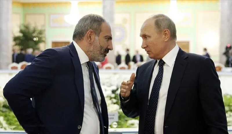 Во время апрельского визита в Москву премьер Армении уведомил, что не сможет присутствовать на параде 9 мая из‑за парламентских выборов 7 июня. Премьер Словакии также заявил об отказе от участия и намерении возложить цветы и провести короткую встречу.