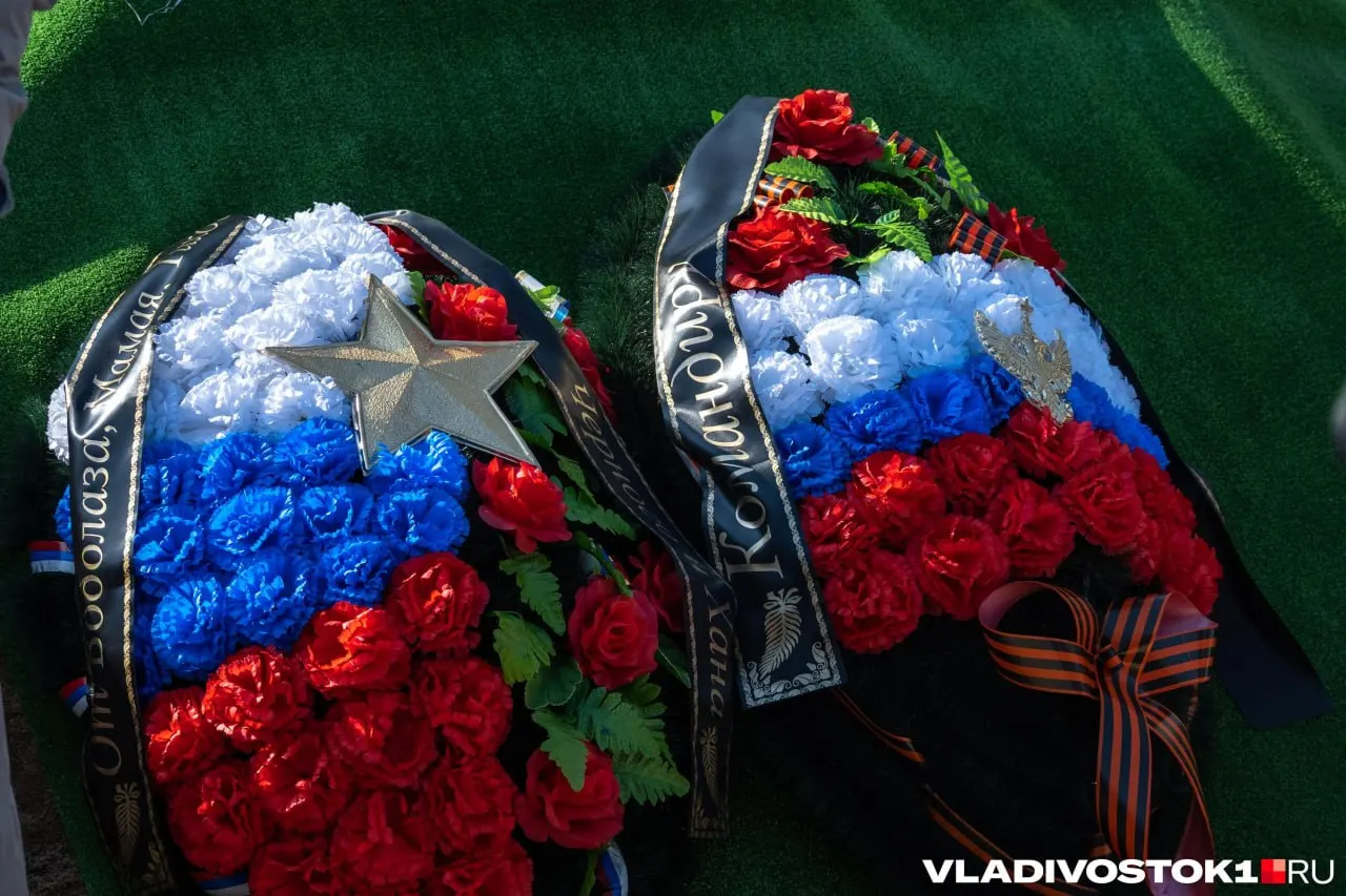 Наталья, жена пропавшего в Мариуполе жителя Приморья, получила сведения о смерти мужа ещё в феврале. Расследование затянуто, тело не возвращено, а родственники сталкиваются с отказами ведомств и невозможностью получить положенные выплаты из‑за статуса дезертира.