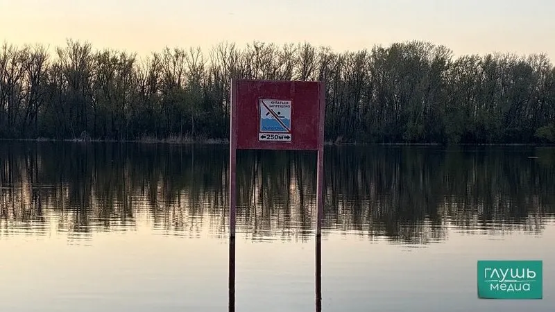 В Саратовской области купальный сезон ещё не начался: вода ниже 18 °C, пляжи не получили разрешений. Ведомство предупреждает об опасности купания в необорудованных местах.