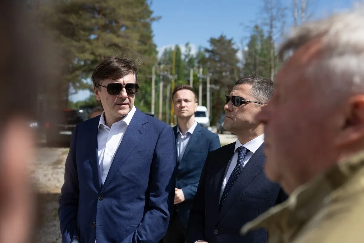 Министр просвещения Сергей Кравцов оценил развитие системы образования в Псковской области, отметив участие региона в президентской программе по ремонту и строительству школ, поддержку семей и запуск детской оздоровительной кампании.