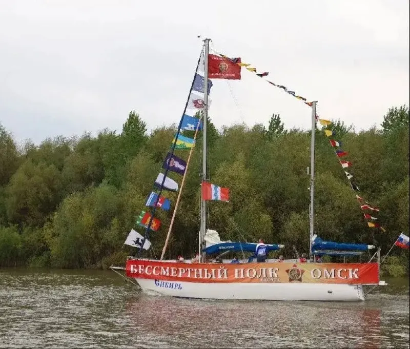 В Омской области 9 мая по реке Иртыш пройдёт водное шествие: экипажи яхт пронесут портреты фронтовиков, а колонну возглавит легендарная яхта «Сибирь».