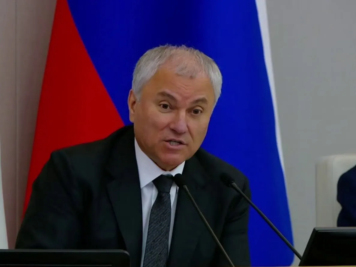 Депутаты приняли во втором чтении законопроект, который официально добавляет мероприятия по противодействию фальсификации истории и предупреждению уклонения от службы по защите Отечества в перечень мер профилактики правонарушений.