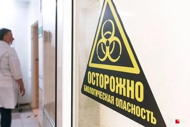 Карантин введён после вспышки инфекции в СНТ «Березовая Грива-1». В зону попали несколько дачных массивов; запрещены вход посторонним, вывоз и ввоз невакцинированных животных, ярмарки и охота. Бешенство — смертельно опасно.