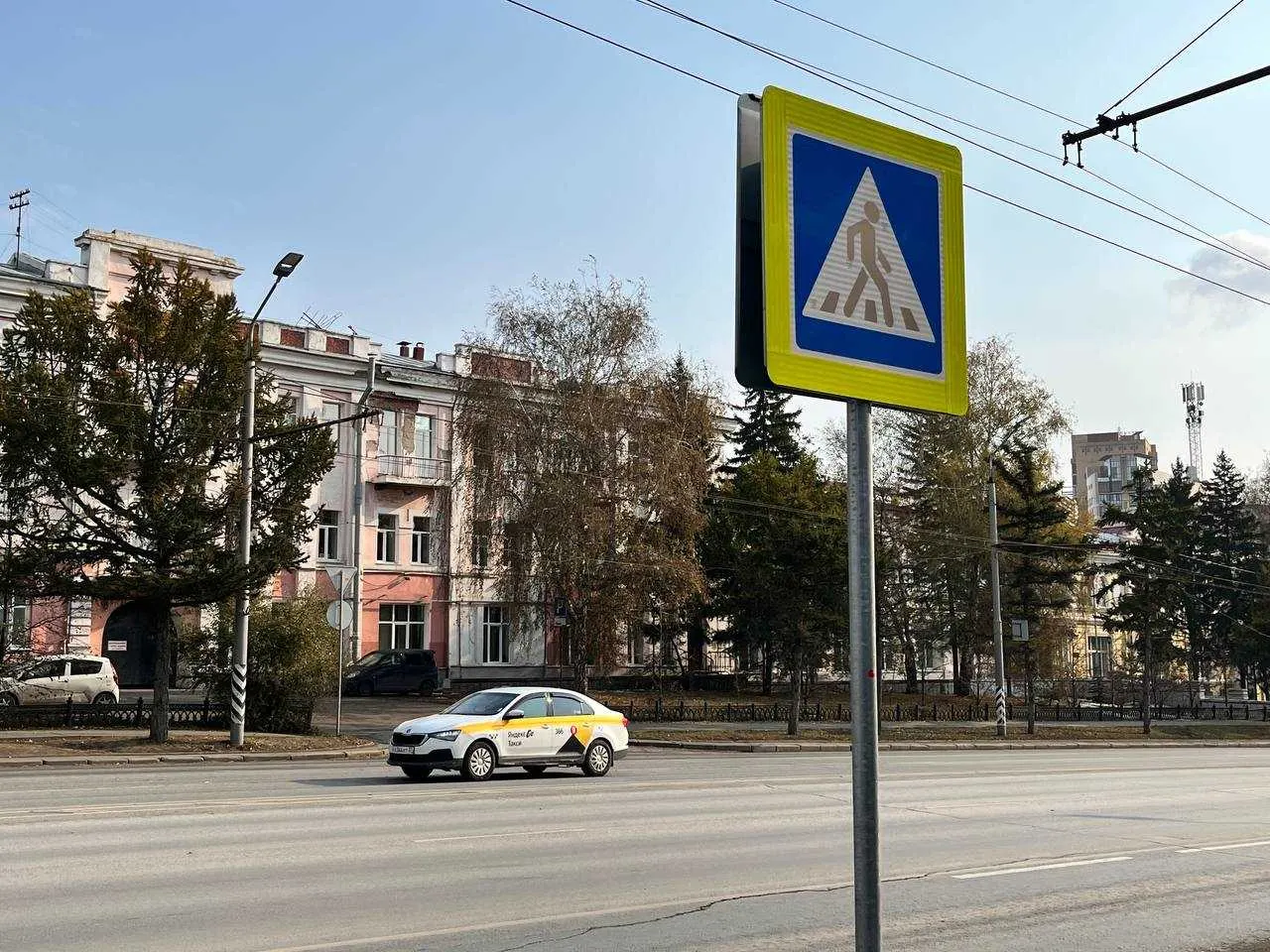 Минтруд Омской области и сервис «Яндекс.Такси» продлили социальную акцию: бесплатный проезд положен участникам и инвалидам Великой Отечественной, бывшим узникам концлагерей, награждённым знаком «Жителю блокадного Ленинграда», вдовам и труженикам тыла.