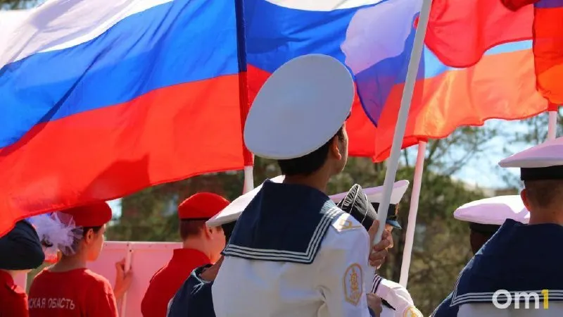Длинные выходные приурочены к Дню России: 11 июня рабочий день будет сокращён на час; в июне по календарю 21 рабочий и 9 выходных дней.