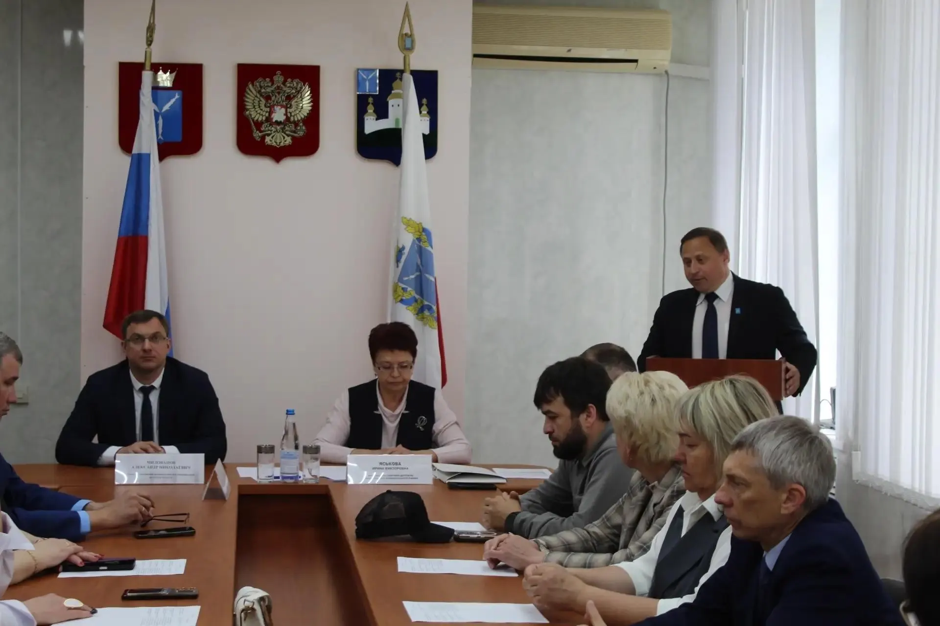 Глава Воскресенского района Денис Павлов вновь избран на пост; он руководит районом уже одиннадцатый год.
