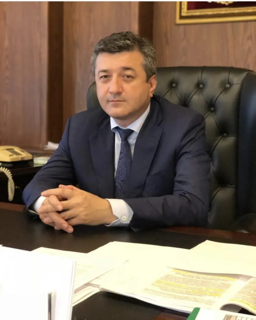 Утром 24 мая в Кабардино‑Балкарии скончался мэр Нальчика Таймураз Ахохов. Причины смерти не уточняют. Во время его восьмилетнего руководства город критиковали за проблемы в сфере ЖКХ, перебои с водой и хаотичную застройку.