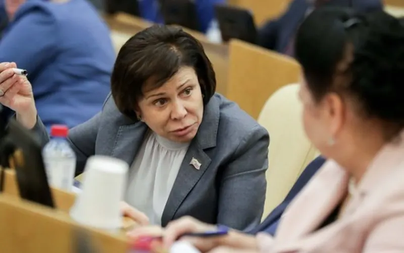 Депутат Госдумы и олимпийская чемпионка по фигурному катанию Ирина Роднина предложила тем, кто недоволен жизнью в провинции, попробовать устроиться в Москве и объяснила, почему не считает, что столица «грабит» регионы.