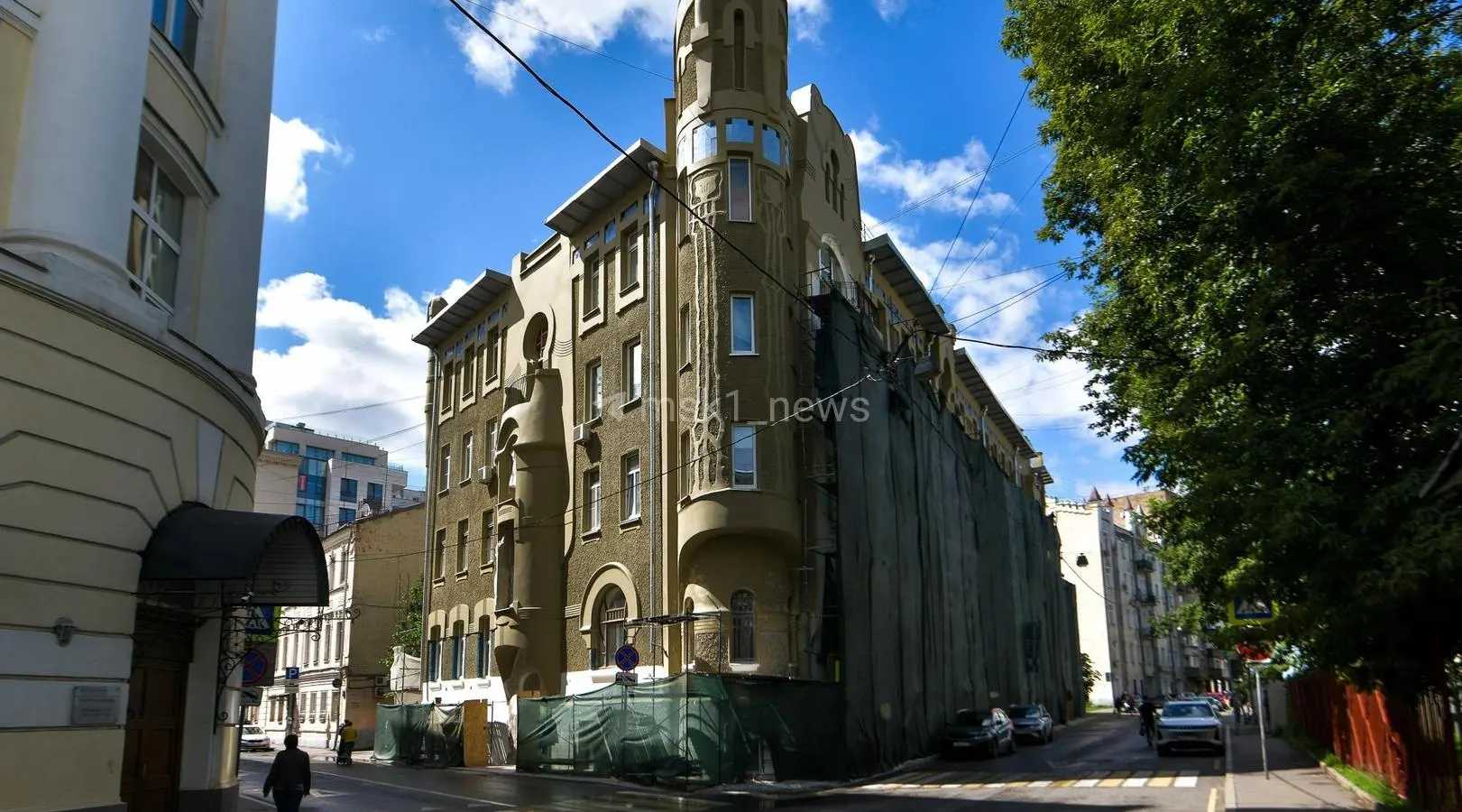 Вместо действующего архитектурного совета при мэрии создадут новую архитектурную комиссию города. Она будет согласовывать не только проекты зданий, но и вывески, фасады, арт‑объекты, благоустройство и другие элементы внешнего облика города.