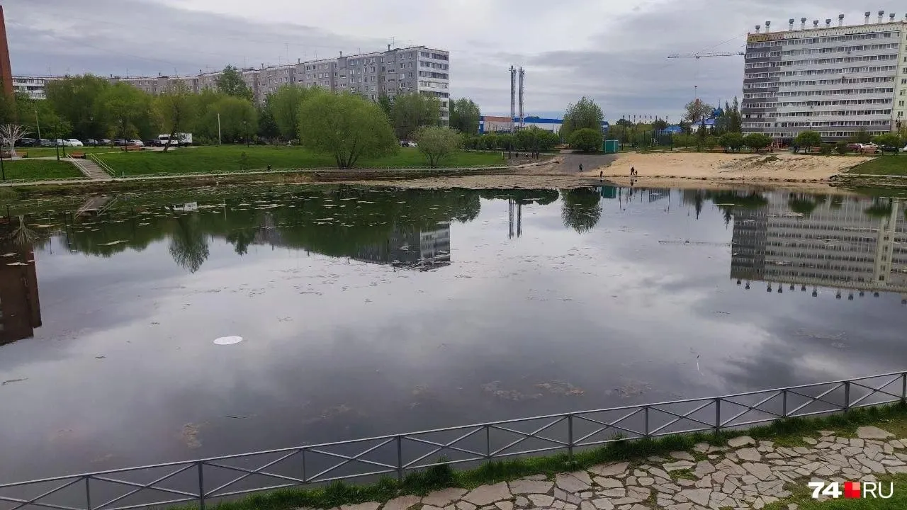 Служба благоустройства Челябинска отмечает, что у неё нет денег на глубокую очистку дна, оценённую примерно в 5 млн рублей. Поверхностную уборку и ремонт скейт‑парка планируют провести летом по мере выделения средств.