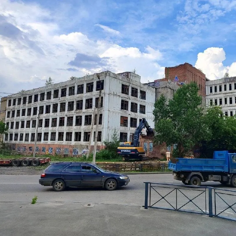 Землю через дорогу от главного корпуса Ивано‑Матрёнинской детской клинической больницы передали в региональную собственность и передали больнице в пользование для строительства новых операционных; сроки начала работ не объявлены.