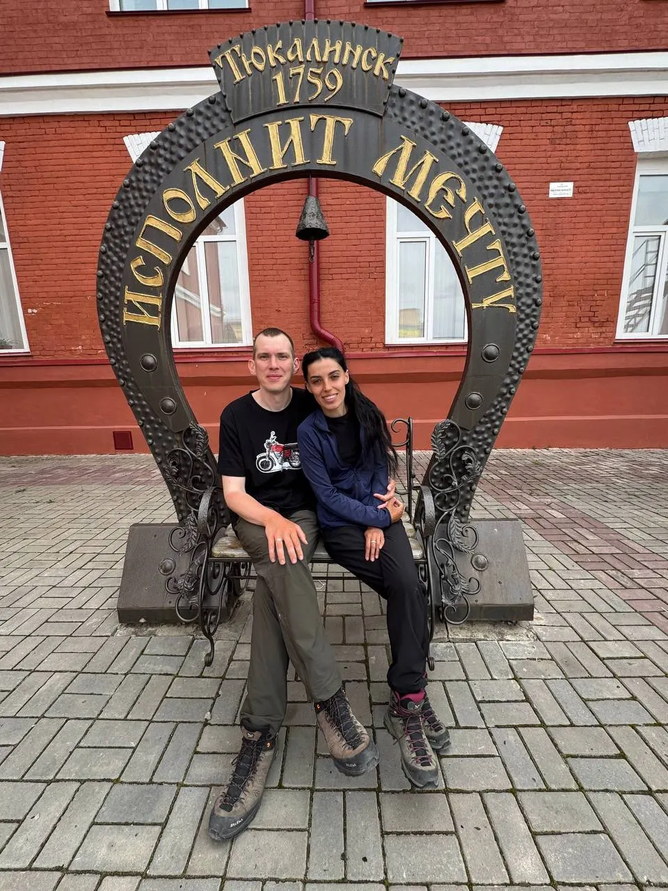 Павел и Тамара за четыре месяца прошли более 2700 км по транзиту через Нижний Новгород, Казань, Ижевск, Екатеринбург и Тюмень; сейчас они в Тюкалинске и рассчитывают дойти до Омска примерно через четыре дня.