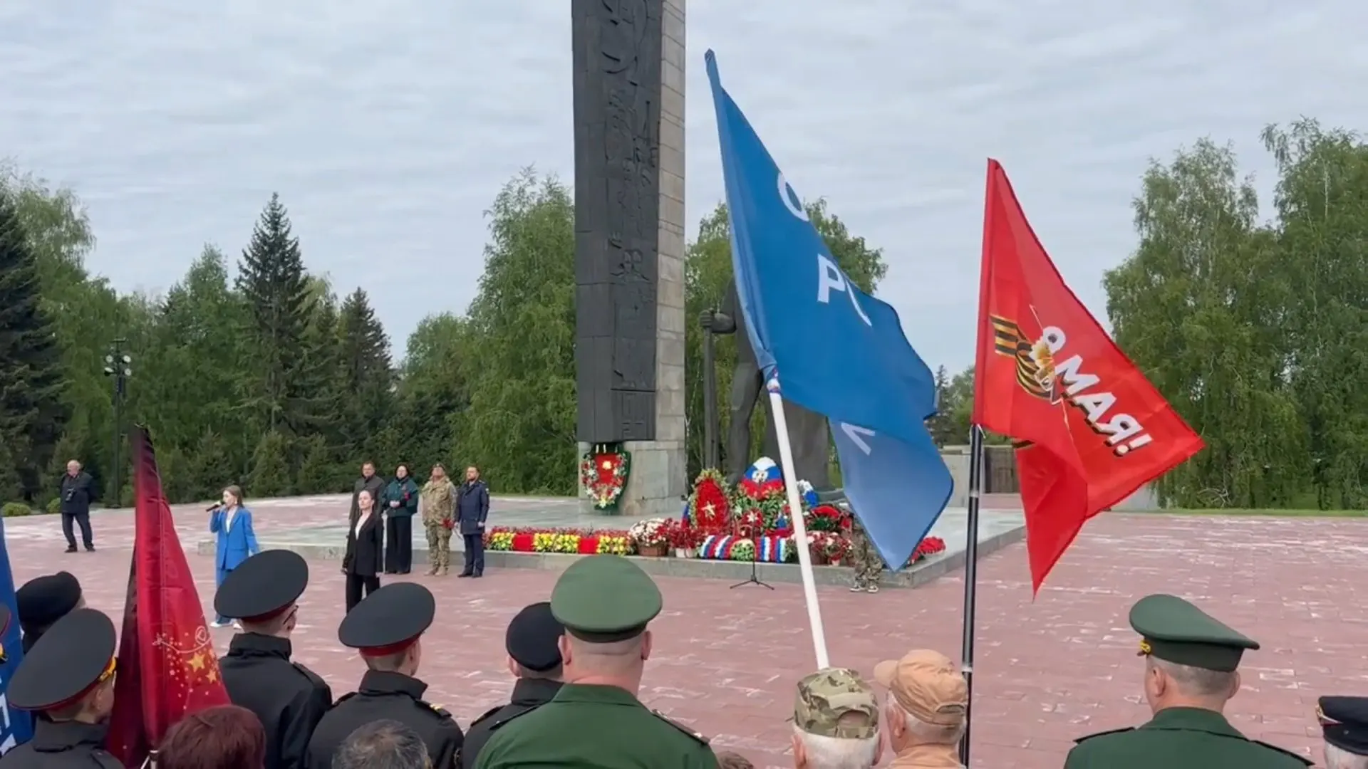 В Барнауле прошёл митинг у Мемориала Славы и стартовал двухдневный автопробег «Дорогами памяти», приуроченный к 81-й годовщине Победы и выражению поддержки участникам СВО. Колонна проедет через населённые пункты края и завершит маршрут 17 мая.