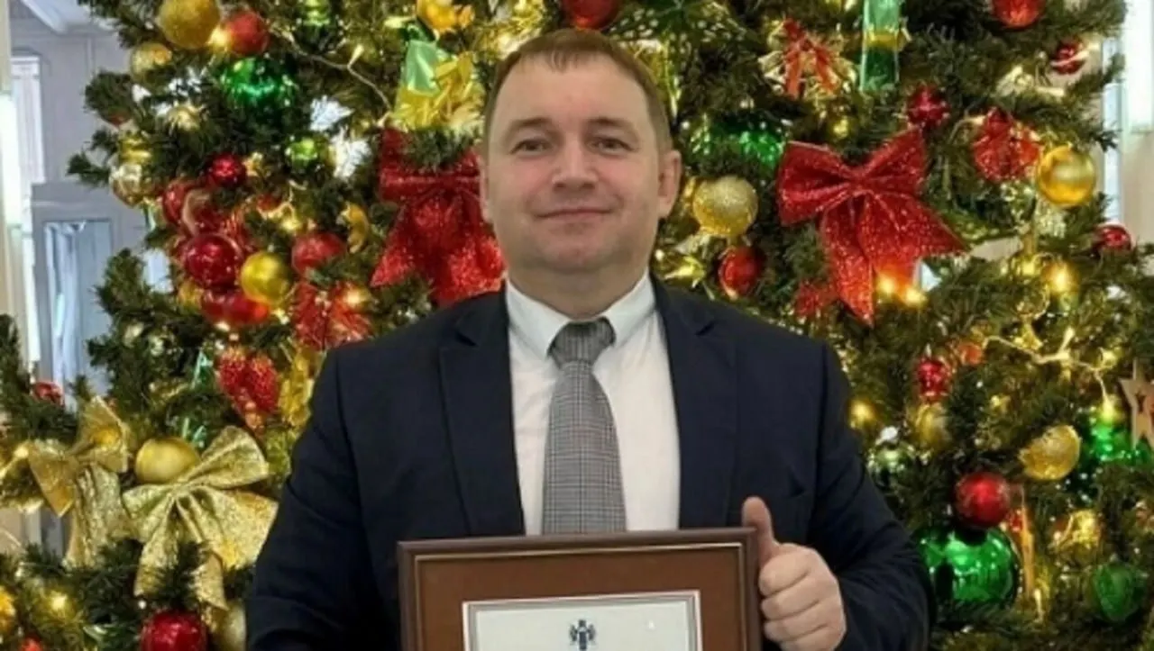 Начальник отдела ветеринарии в Новосибирской области подписал документ, по которому у фермеров изымали и утилизировали скот в условиях режима ЧС; проверки указывают на случаи сокрытия информации о масштабах уничтожения животных.