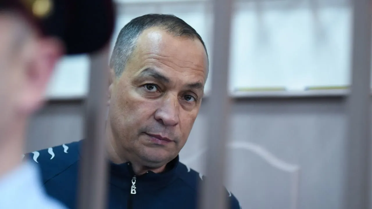 Бывший глава района Александр Шестун заявляет о системных пытках и давлении в СИЗО‑1 Твери: угрозы перевести в «старый корпус», избиения, применение электрошокера и препятствование отправке жалоб.