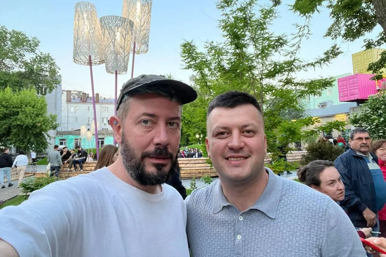 Дизайнер заявил, что мэр пытался вернуть городу земельный участок и оказался под уголовным преследованием; Лебедев призывает к тщательной, беспристрастной проверке и равному подходу ко всем сторонам.