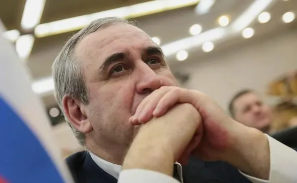 Депутат Госдумы объявил о снятии с предварительного голосования по округу №176 и попросил поддержать участника военной операции Артема Корнюченкова; в округе также может выдвинуться Александр Бабаков.