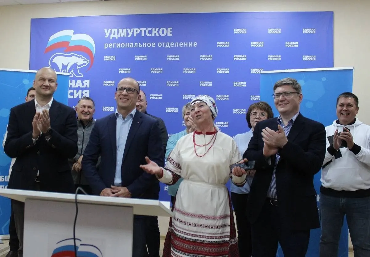 По пояснительной записке к исполнению бюджета за год регион выделил 5,3 млрд руб. на расходы, связанные со СВО: 4,8 млрд — на соцподдержку участников и их семей; отдельные суммы пошли на размещение беженцев и восстановление подконтрольного района. В проекте бюджета на 2026 год заложено свыше 7 млрд.