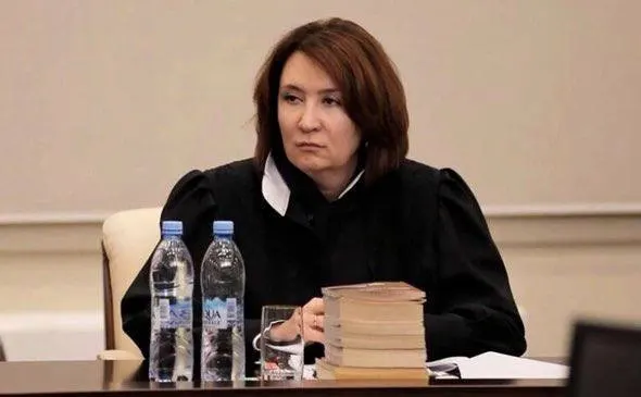 Генпрокуратура сообщила, что в 2022 году Роберт Хахалев переоформил крупную недвижимость через фиктивные сделки, переправив активы на подконтрольную агрофирму. Судебное заседание по делу отложено до 1 июня.