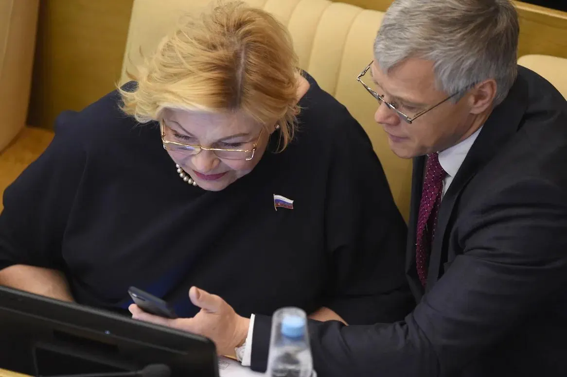 Депутат от Челябинской области Валерий Гартунг вместе с коллегой Еленой Драпеко оказались среди двоих голосовавших против обращения Госдумы по удару в Старобельске. Спикер назвал ситуацию «техническим сбоем» и призвал разобраться.