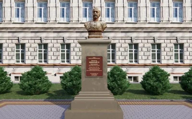 У корпуса №3 Томского политехнического университета со стороны улицы Усова спилили несколько тополей и повреждённые деревья. На месте в мае планируют установить памятник Николаю II и провести косметический ремонт фасада.