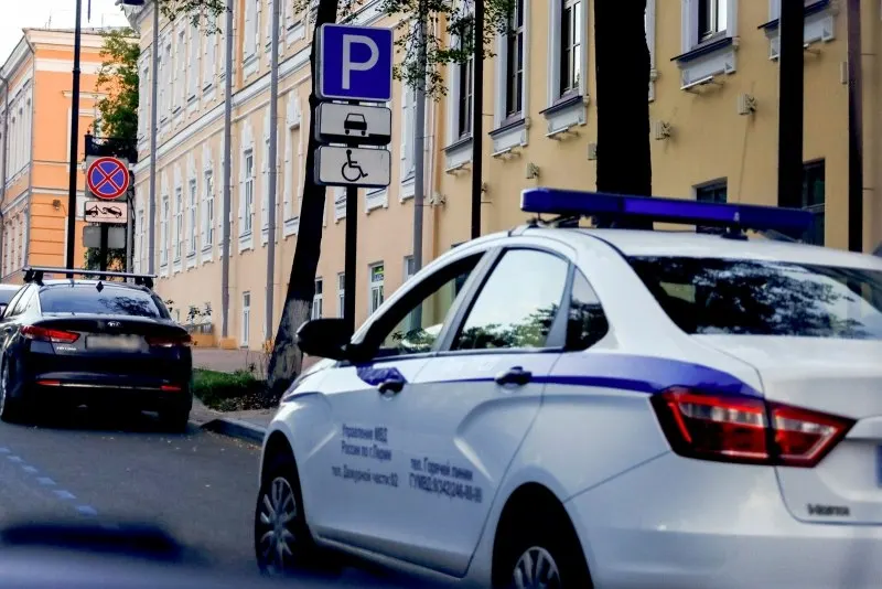 В хостеле на Загородном проспекте нашли четыре тела; на месте обнаружены шприцы и порошкообразное вещество. Следователи считают, что смерть могла наступить от передозировки, возбуждено уголовное дело.