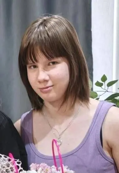 12-летняя девочка ушла вечером из дома на улице Энтузиастов в районе ГРЭС и не вернулась. Проводятся поисковые мероприятия, информация о приметах и телефоны для связи указаны ниже.