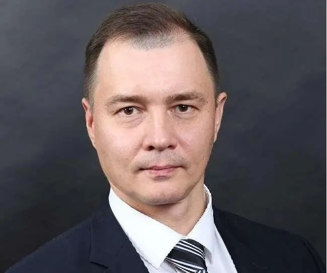 Экс-мэр Жигулёвска и бывший депутат губернской думы Дмитрий Холин, находящийся в зоне СВО с 2022 года, сообщил, что не собирается выдвигаться в новый состав областного парламента; по его округу идут другие кандидаты.