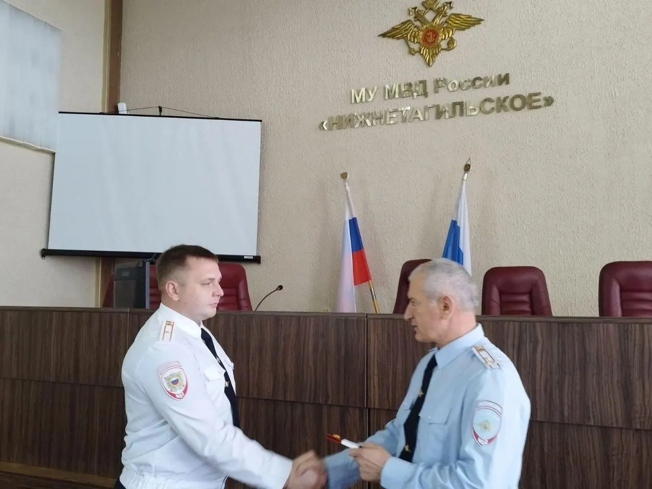 Поздним вечером задержан подполковник Артур Белых, начальник отдела по контролю за оборотом наркотиков. По версии следствия, задержание может быть связано с деятельностью группировки «Фортуна»: ему вменяют тяжкие преступления, включая убийство, крышевание проституции и организацию преступного сообщества. Адвокат воздержался от комментариев.