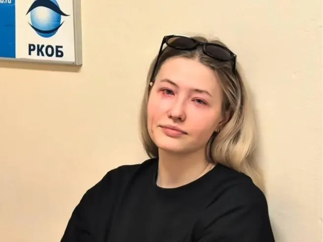 В одном из салонов Челнов клиентке диагностировали химический ожог глаз после наращивания ресниц; студия ввела правило — перед процедурами снимать контактные линзы.
