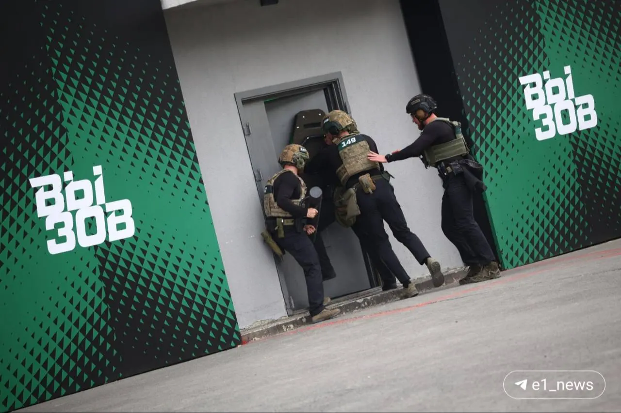 На полигоне «Свердловский» собралось несколько сотен сотрудников силовых структур и спортсменов — в регионе проходят шестые соревнования подразделений специального назначения «Вызов», которые продлятся до 31 мая.