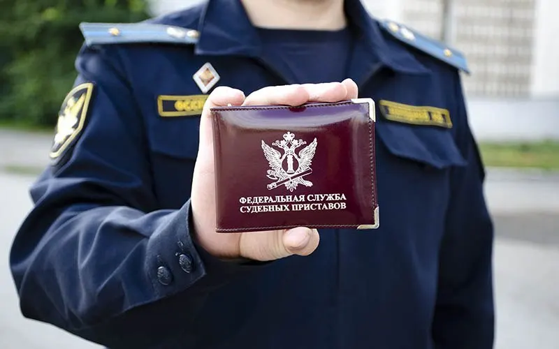 Судебные приставы приступили к выселению омички и её 12‑летнего приёмного сына: жильё продали на торгах из‑за долга, который женщина называет чужим. Уполномоченная по правам человека обратилась в прокуратуру области.