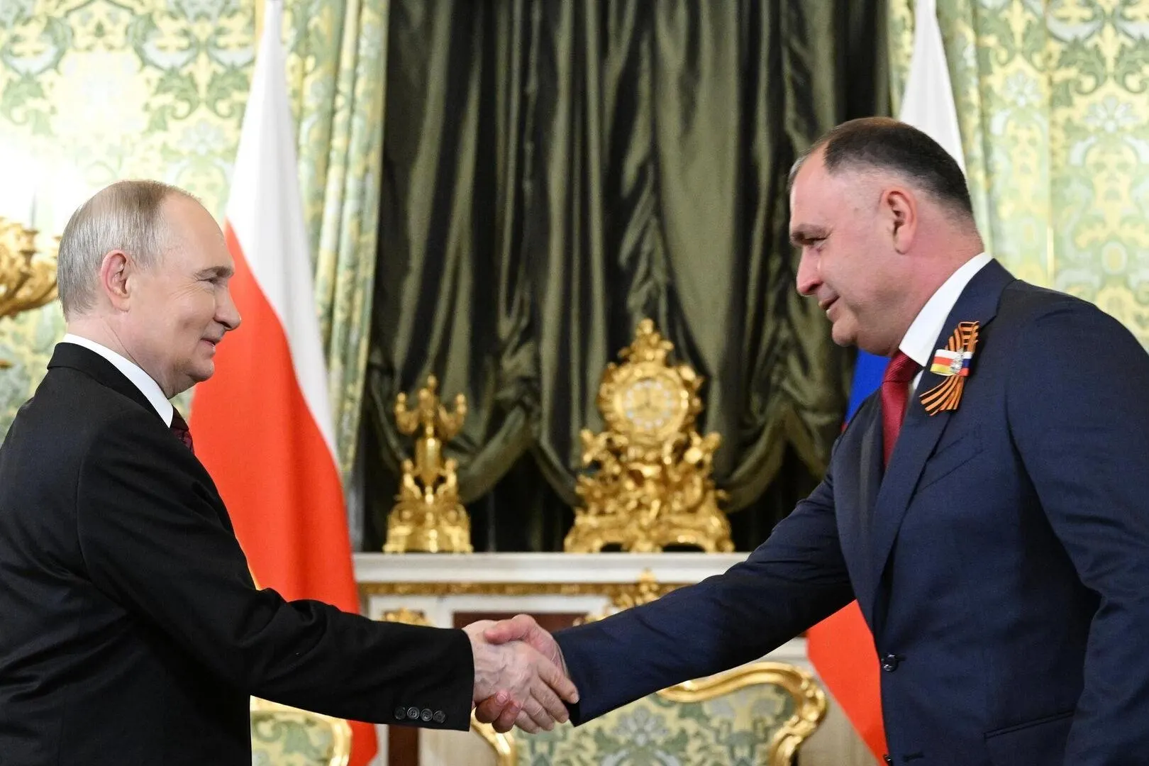 Владимир Путин направил в Госдуму законопроект о ратификации договора об углублении союзнического взаимодействия между Россией и Южной Осетией. Документ фиксирует экономическую, правовую и социальную интеграцию сторон и предусматривает согласование внешней и оборонной политики.