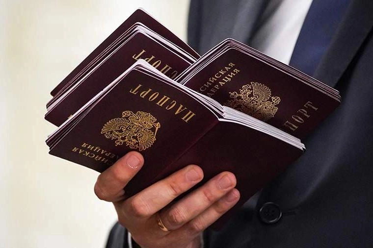 Депутаты от фракции «Единая Россия» планируют внести поправки ко второму чтению закона о гражданстве, которые позволят иностранцам с непогашенной судимостью получать РВП, ВНЖ и гражданство, если их осудили за поддержку России или специальной военной операции в других государствах.