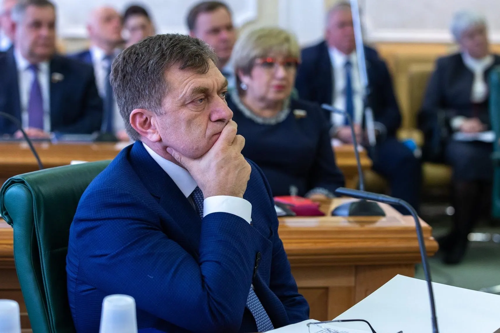 Никулинский суд Москвы прекратил производство по иску Генпрокуратуры о возвращении земель Тебердинского национального парка в доход государства после заключения мирового соглашения с одним из ответчиков. Претензии к другим участникам процесса при этом сохраняются.
