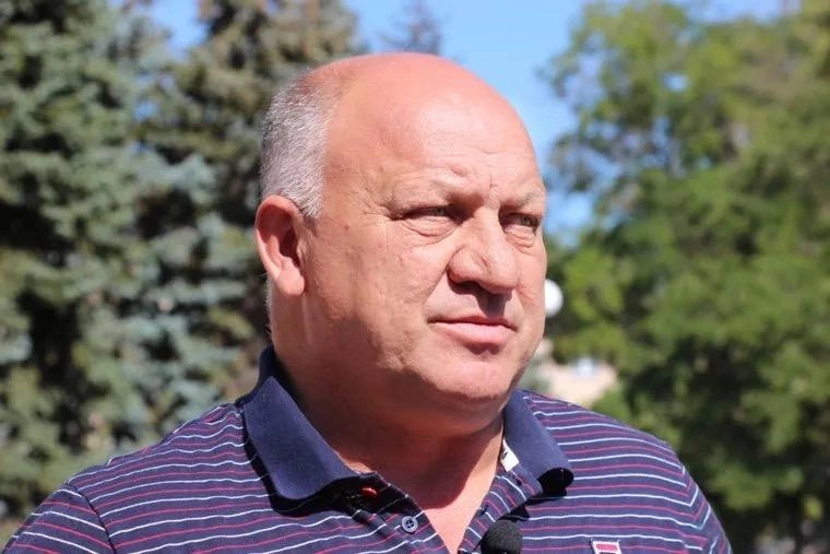 Бывшего руководителя администрации Керчи признали виновным в превышении должностных полномочий при операциях с земельными участками. Суд назначил 5 лет и 6 месяцев колонии общего режима и лишил права занимать ряд должностей на три года.