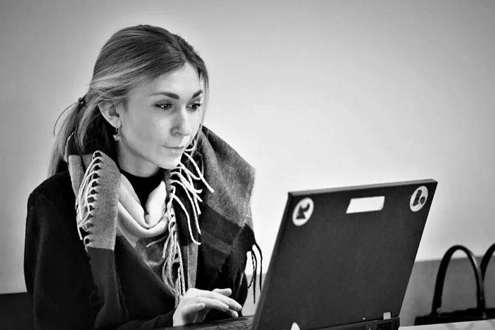 Судебно-медицинская экспертиза выявила перелом затылочной кости у украинской журналистки Виктории Рощиной, которая находилась в российских следственных изоляторах и позднее скончалась — по данным следствия, ей систематически причиняли насилие и создавали невыносимые условия содержания.