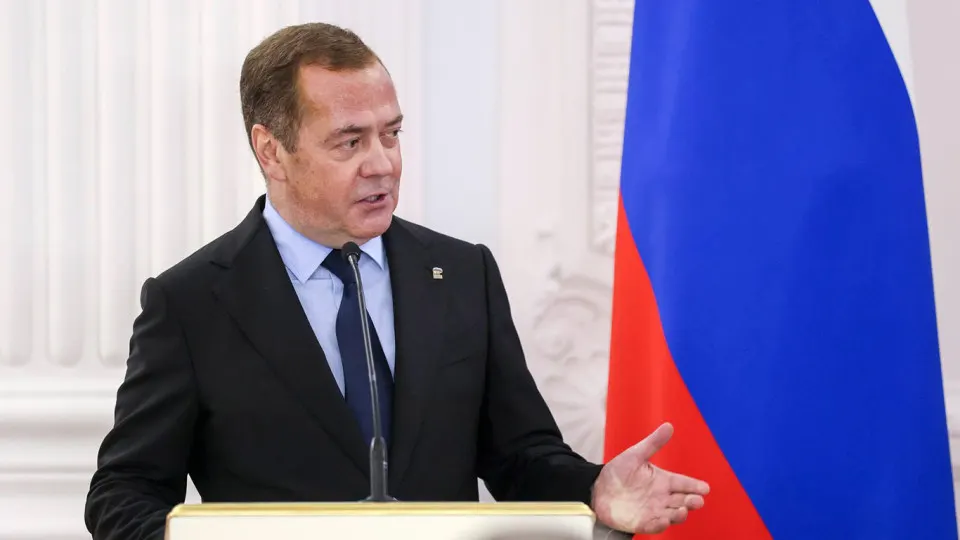 Замглавы Совета безопасности заявил, что интересы страны можно защищать демонстрацией силы и созданием у европейских государств понимания неизбежности неприемлемого ущерба. Он также обвинил часть западных стран в подготовке к новой агрессии и высказался о недостаточности послевоенной денацификации Германии.
