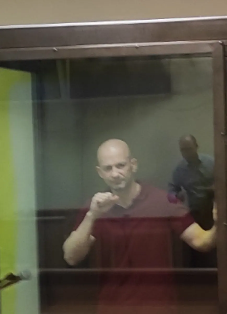 Суд признал Ижерского виновным по статье о госизмене и ряду статей, связанных с обучением и пособничеством терроризму; с него арестовали 98 тыс. руб. для погашения штрафа и выплат пострадавшим.