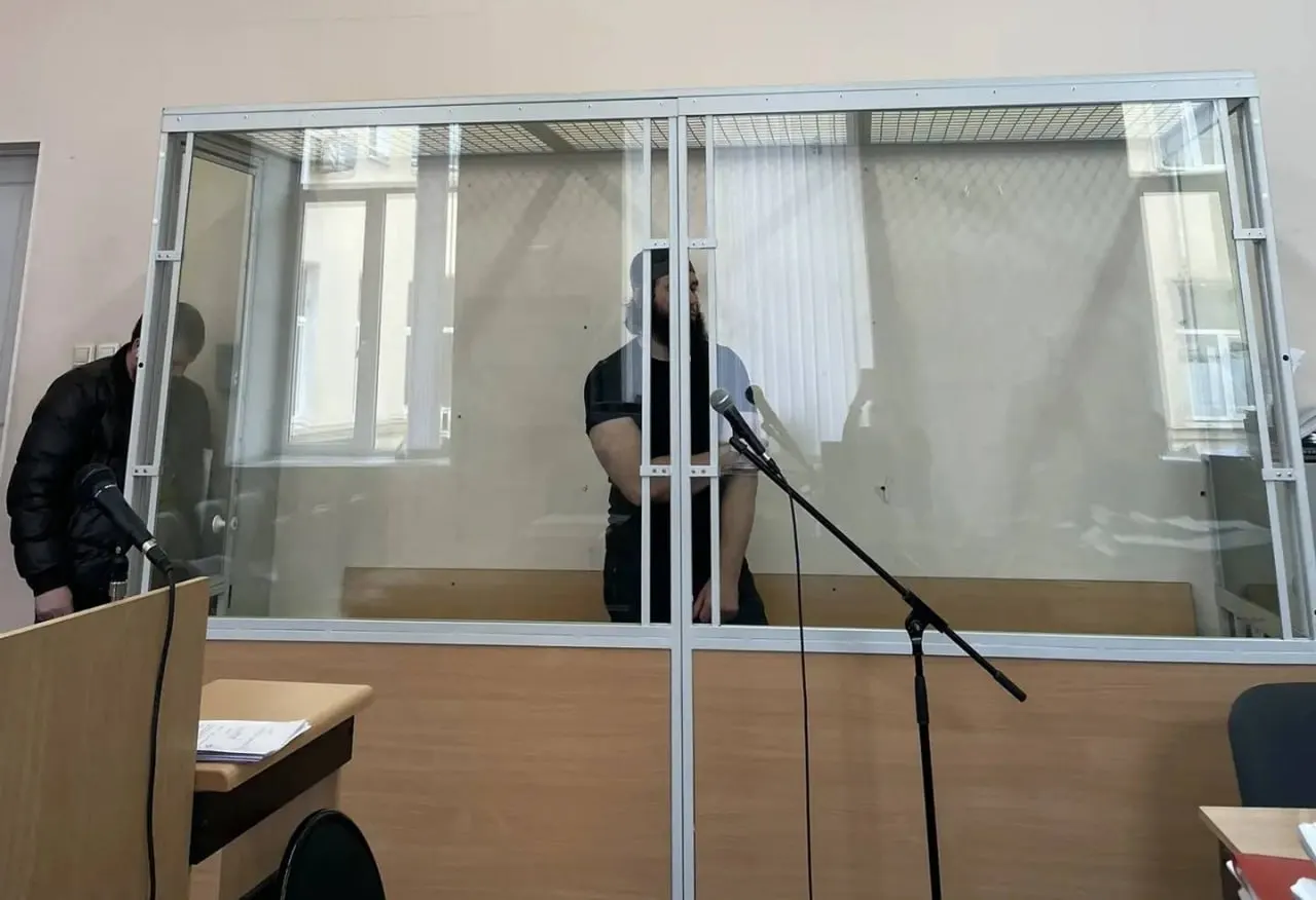 Присяжнюку предъявлены обвинения в убийстве и покушении на убийство за нападение на двух девушек в феврале 2006 года. Суд поместил его под арест до 23 июня. Ранее он уже был осуждён за преступления, связанные с неонацистской группировкой, и за вербовку в ИГ.
