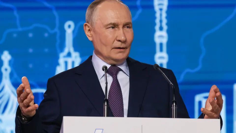 Президент предложил активнее трудоустраивать военнослужащих, вернувшихся с фронта, в оборонную и другие индустриальные отрасли, подчеркнув их опыт и потенциал для производства критически важных технологий и изделий.